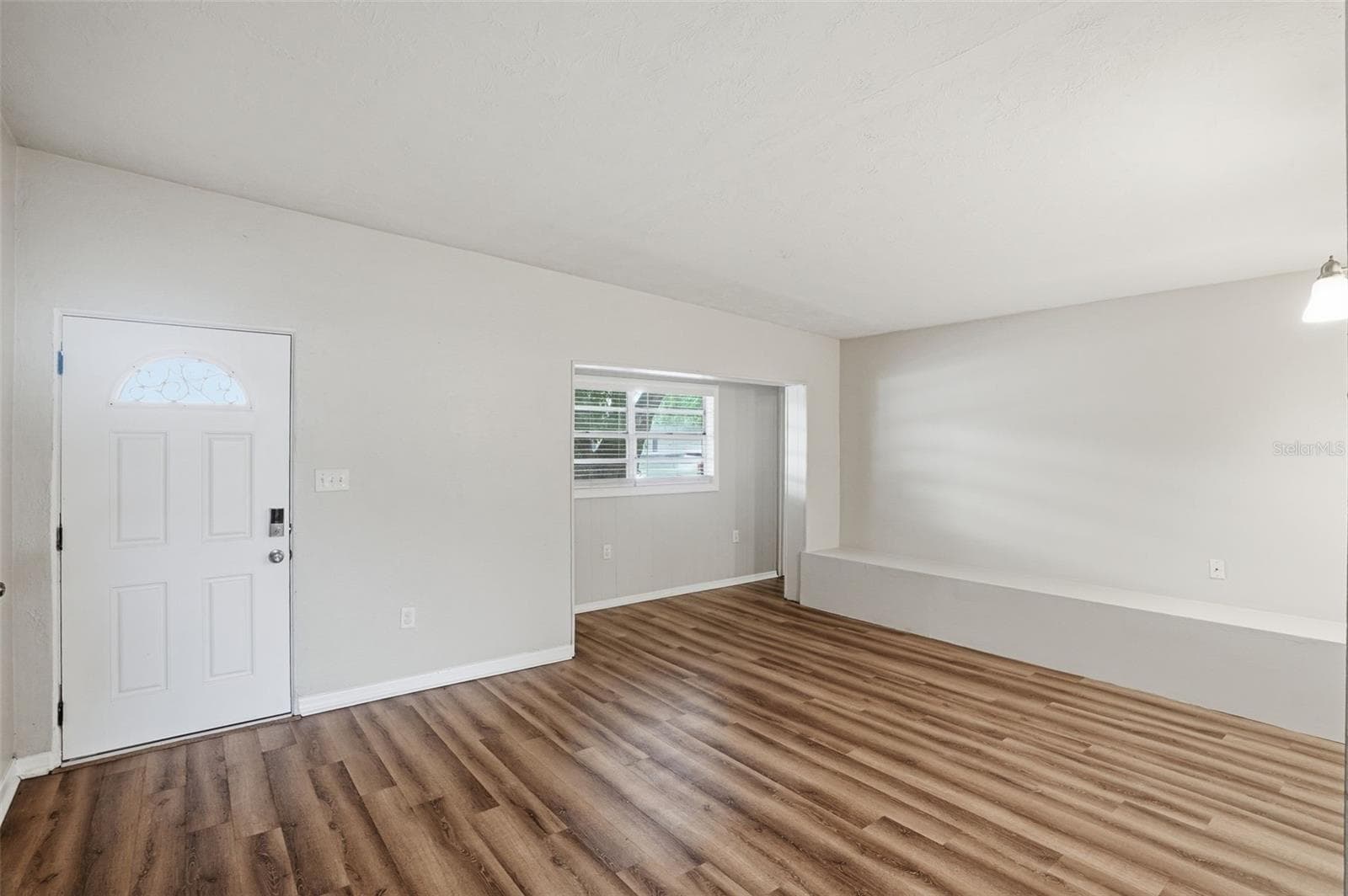 Single Family Residence at 2213 N HIAWASSEE RD, ORLANDO, photo 8 of 31