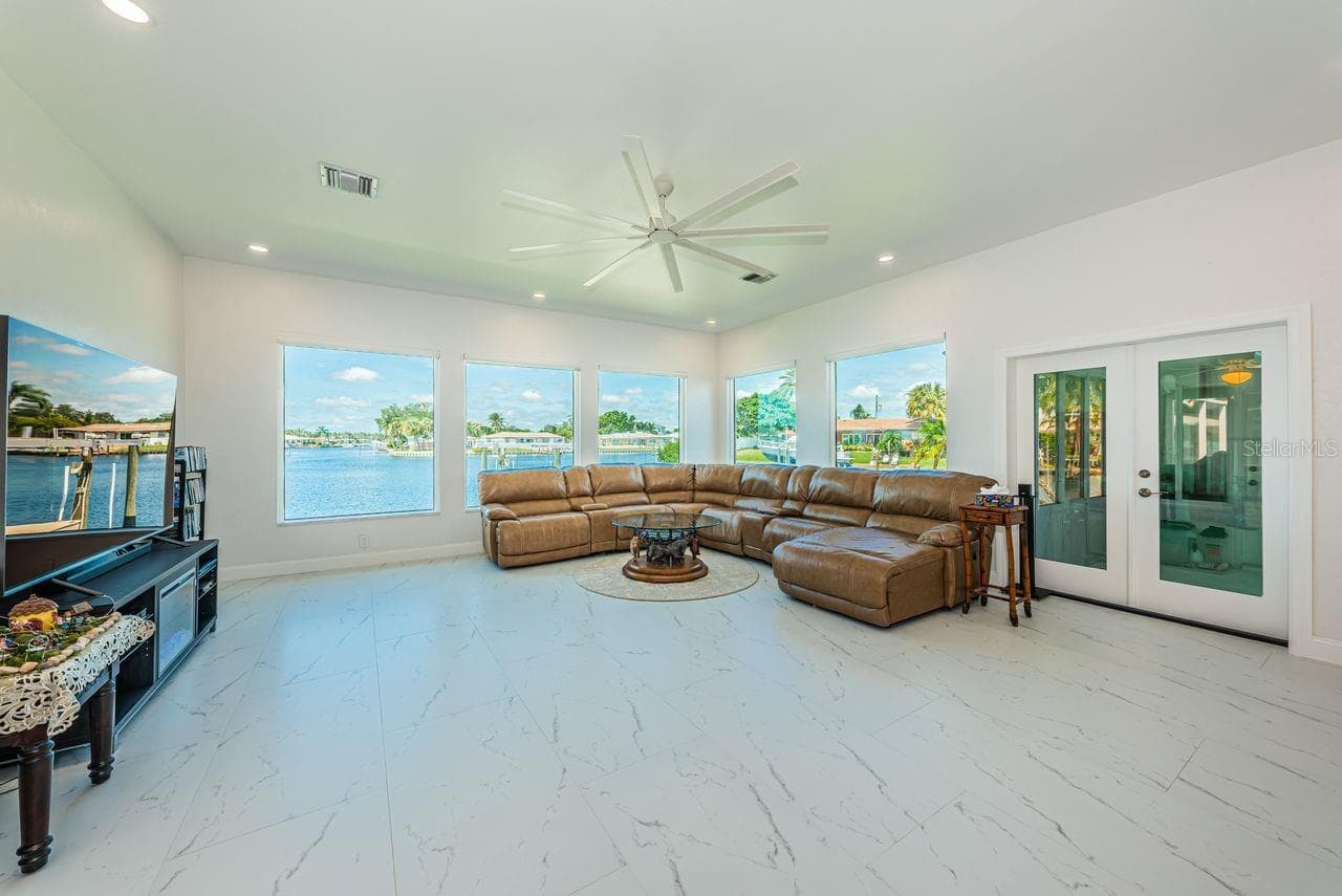 Electric shades are a bonus - 4280 13TH LN NE, ST PETERSBURG