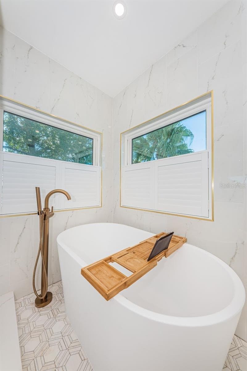 This looks like a dream! - 4280 13TH LN NE, ST PETERSBURG