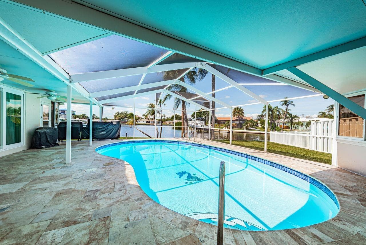 Travertine pavers surround the pool - 4280 13TH LN NE, ST PETERSBURG