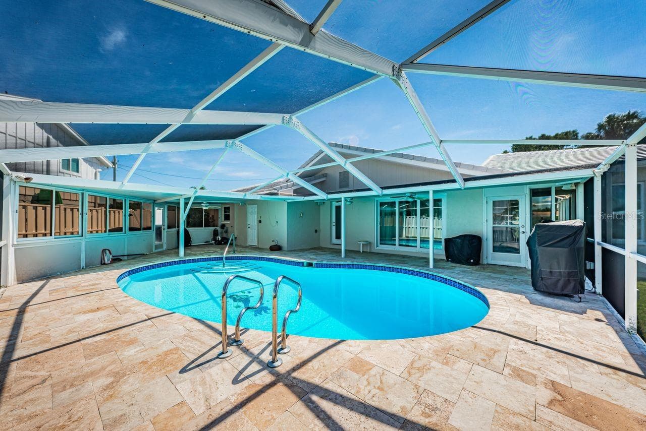 Pool enclosure keeps the pool clean - 4280 13TH LN NE, ST PETERSBURG