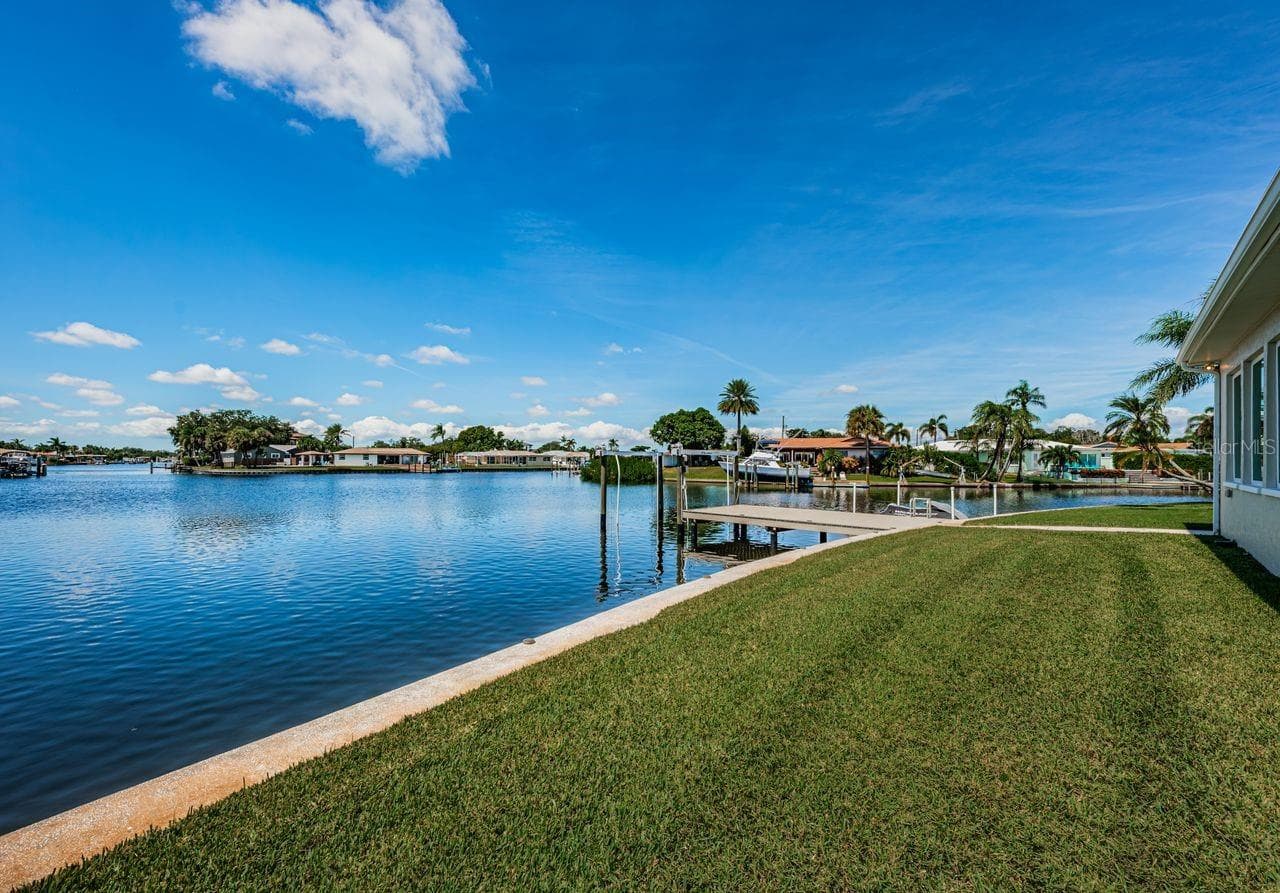 Plenty of room to add a playset, fire pit area or anything else - 4280 13TH LN NE, ST PETERSBURG