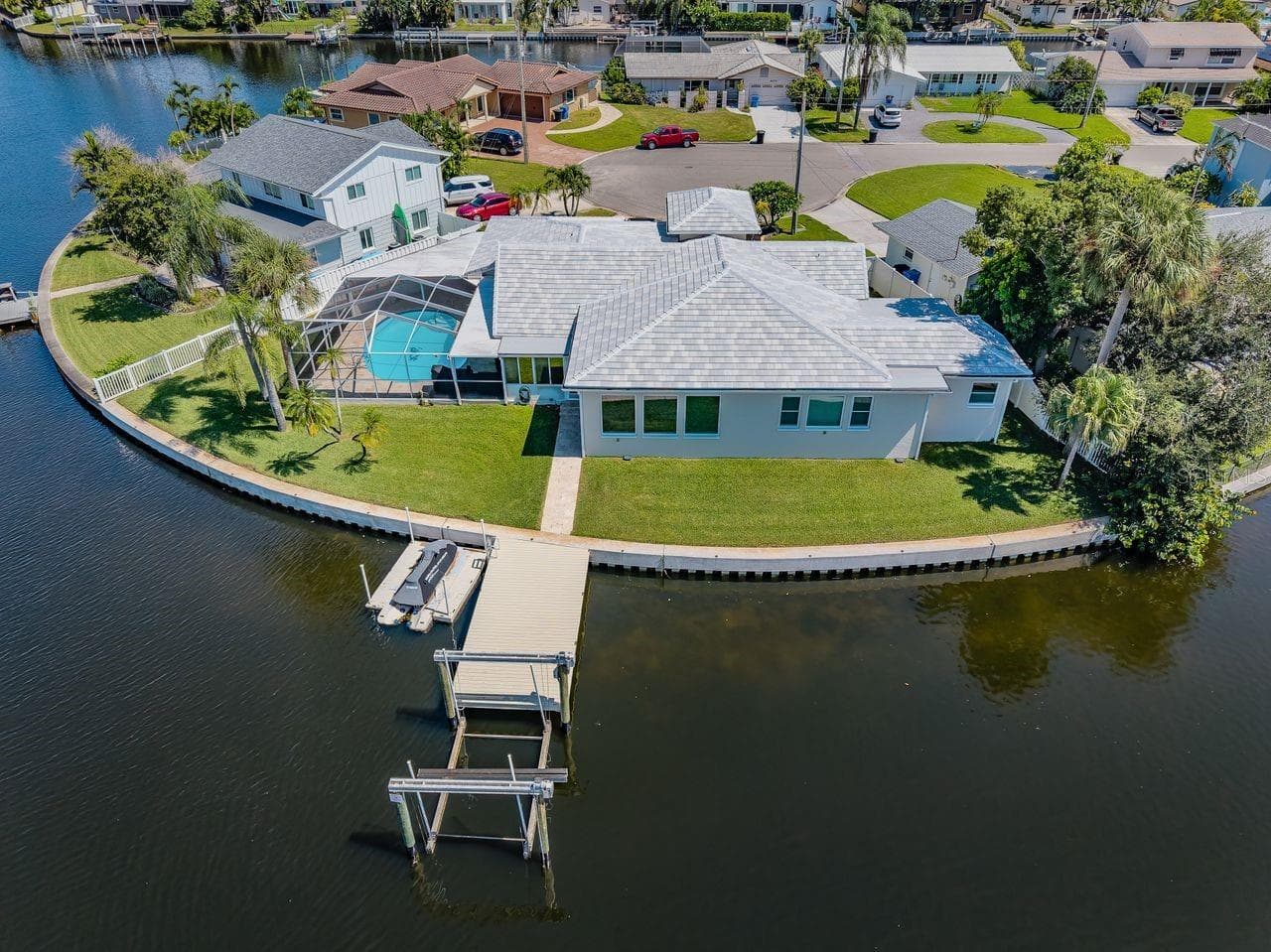 Great open water canal with a new dock and lift. - 4280 13TH LN NE, ST PETERSBURG