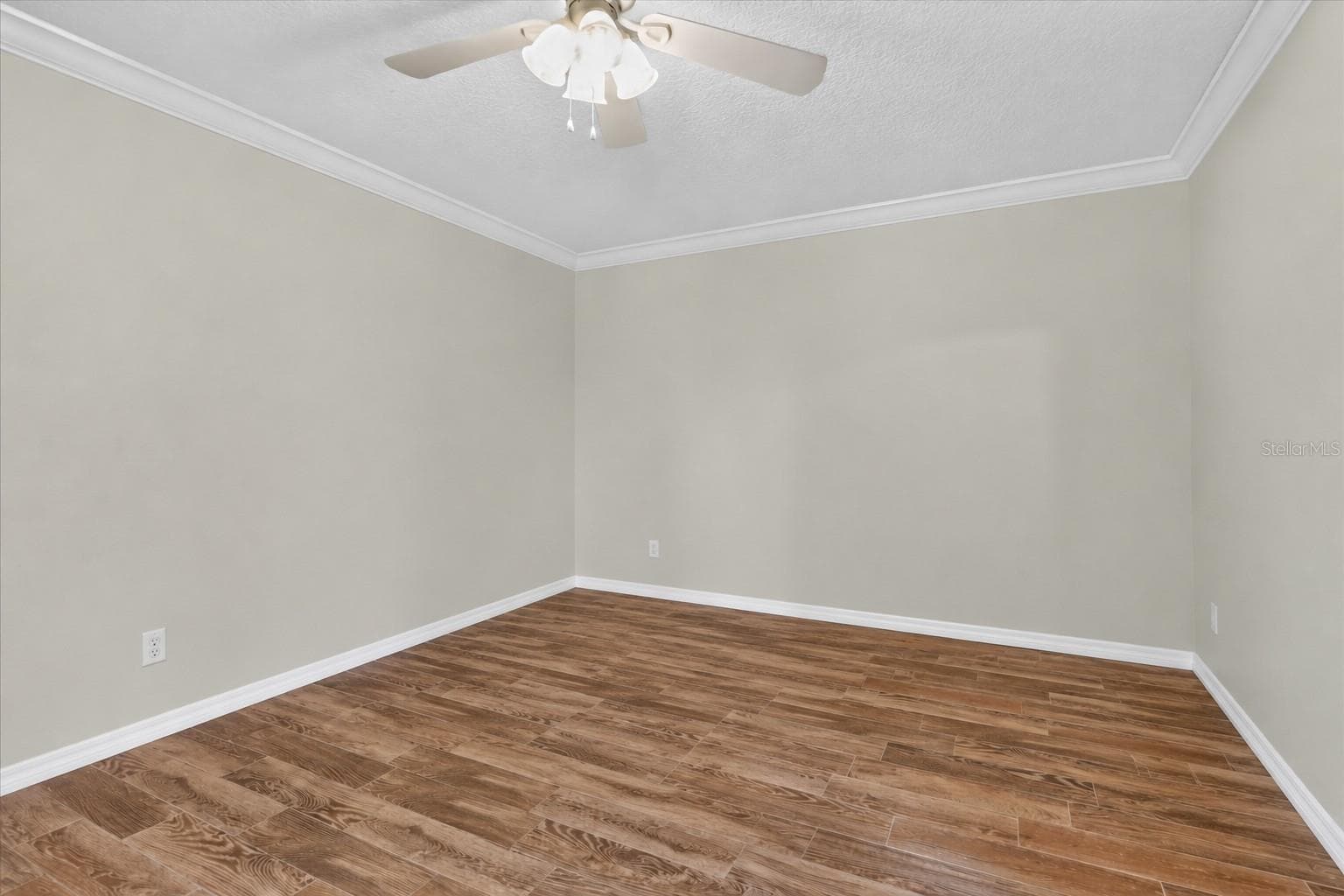 Not staged: The same bedroom shown without furniture. - 2109 WEMBLEY PL, OVIEDO