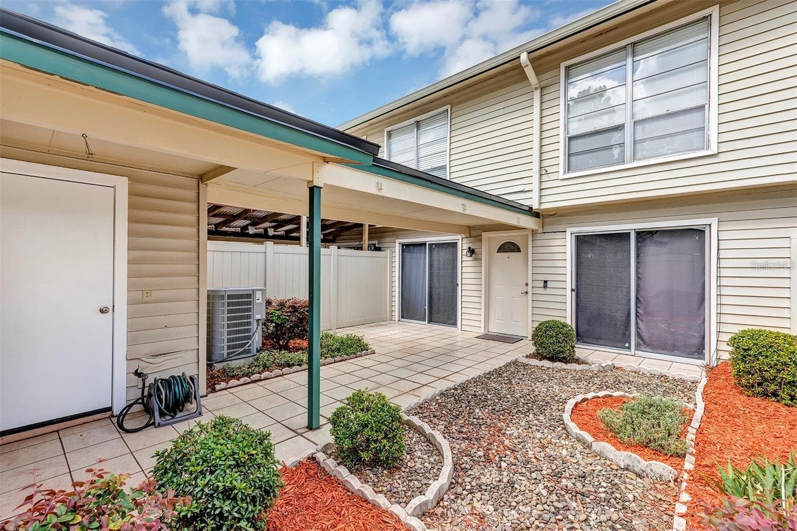 1728 TOWNHALL LN #1728