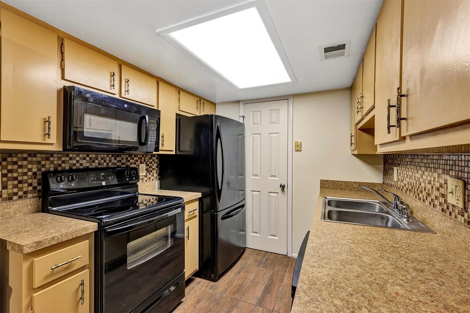 Condominium at 1728 TOWNHALL LN #1728, ORLANDO, photo 3 of 20