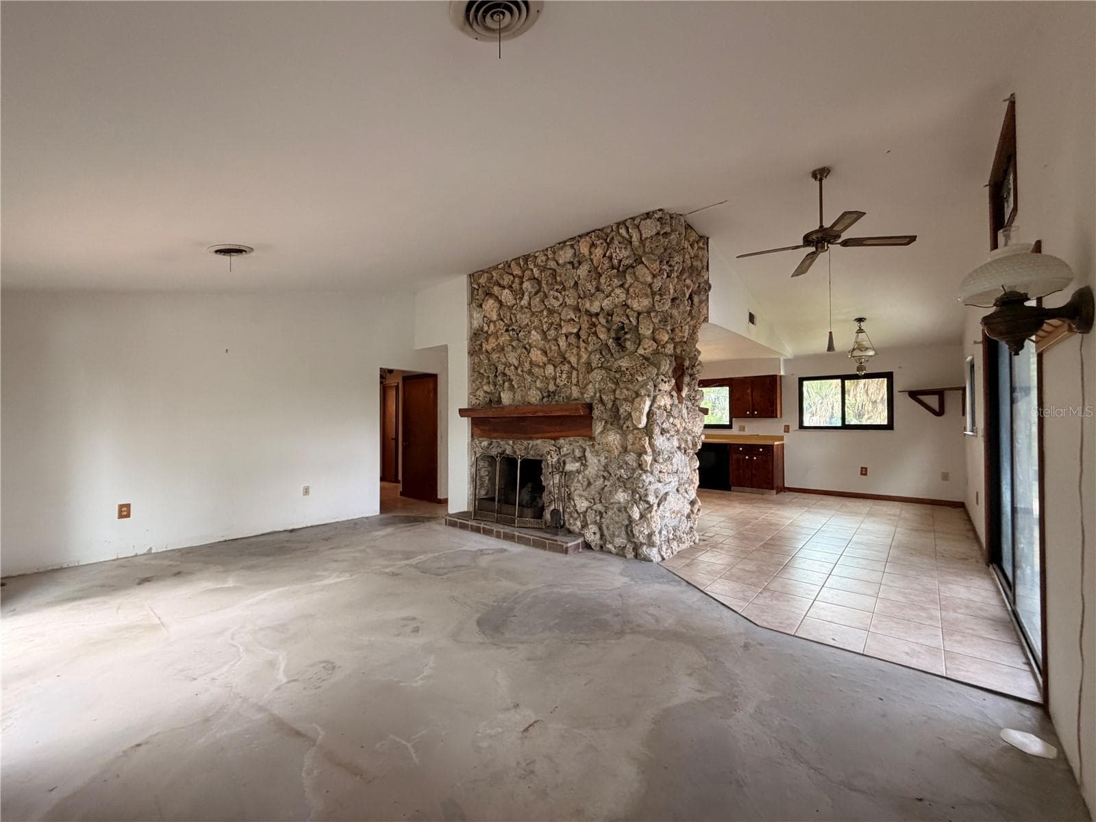 Single Family Residence at 12032 W WATERWOOD DR, CRYSTAL RIVER, photo 2 of 62