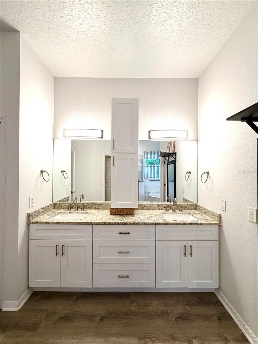 Master Bath vanity - 2409 TREYMORE DR, ORLANDO