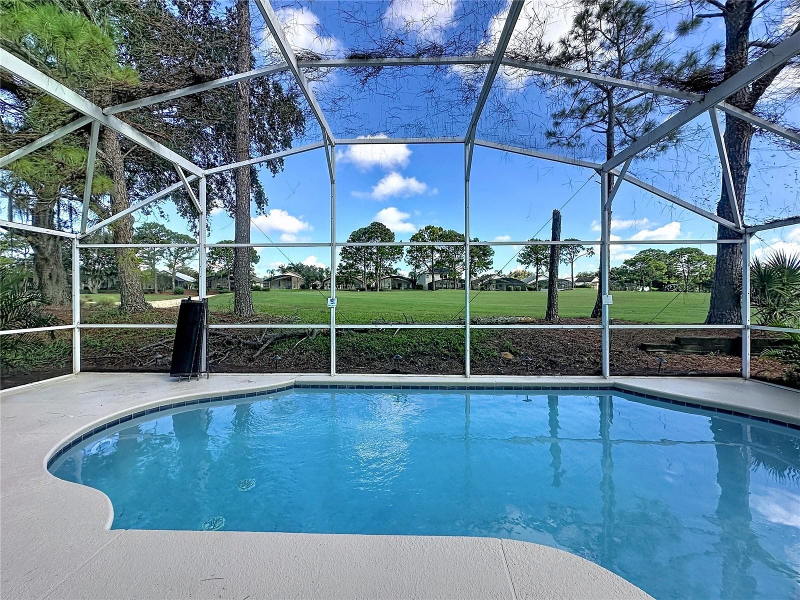 Pool overlooking the Golf Course - 1523 GULF VUE DR, HAINES CITY