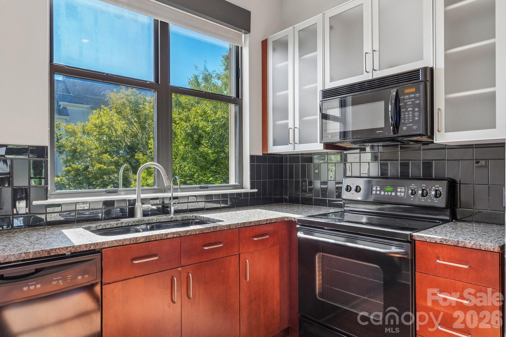 Condominium at 664 Garden District Drive, Charlotte, photo 11 of 47