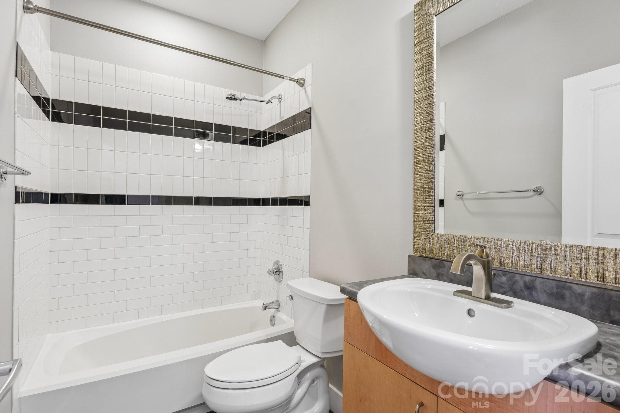 Condominium at 664 Garden District Drive, Charlotte, photo 14 of 47