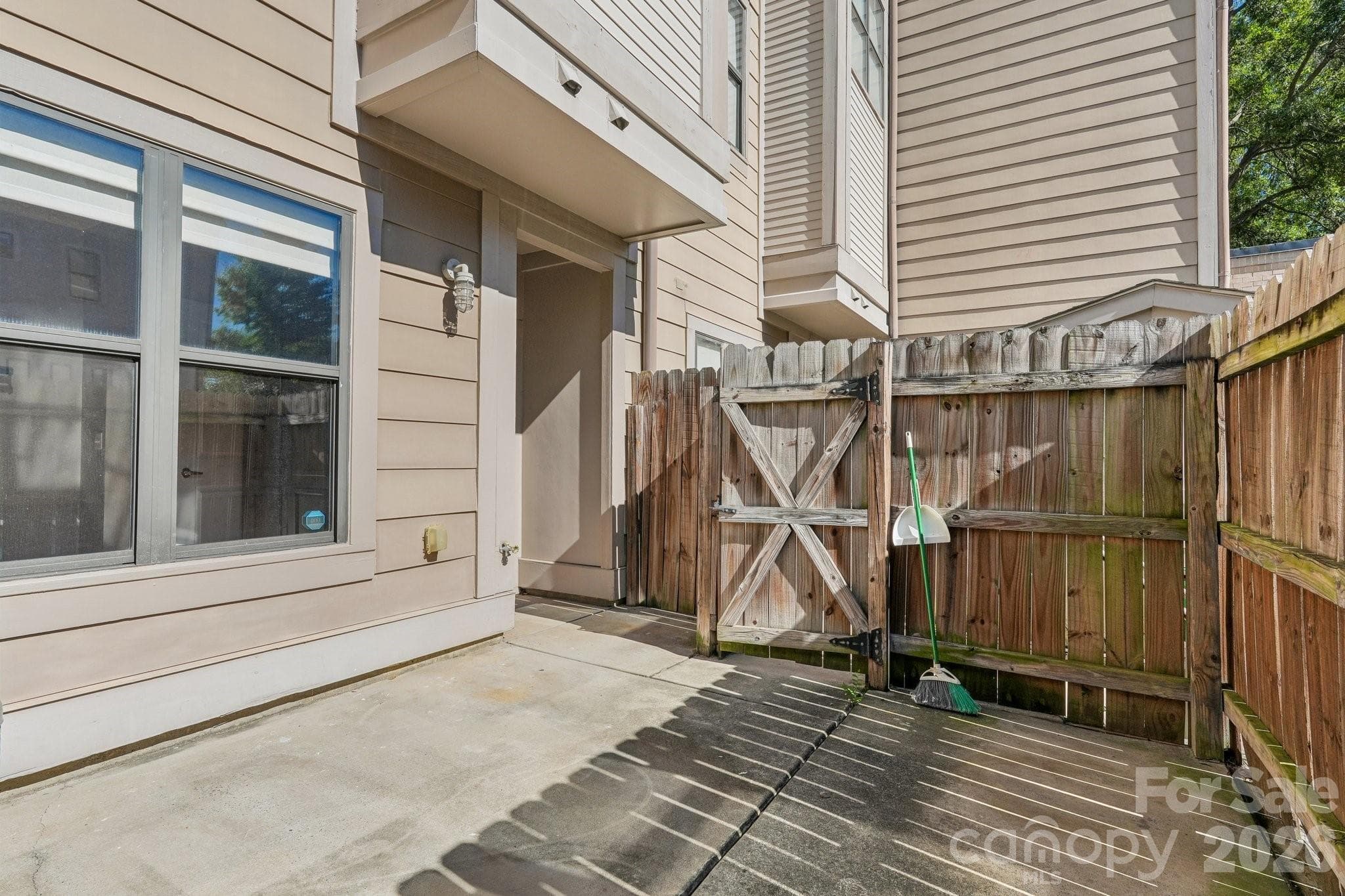 Condominium at 664 Garden District Drive, Charlotte, photo 41 of 47