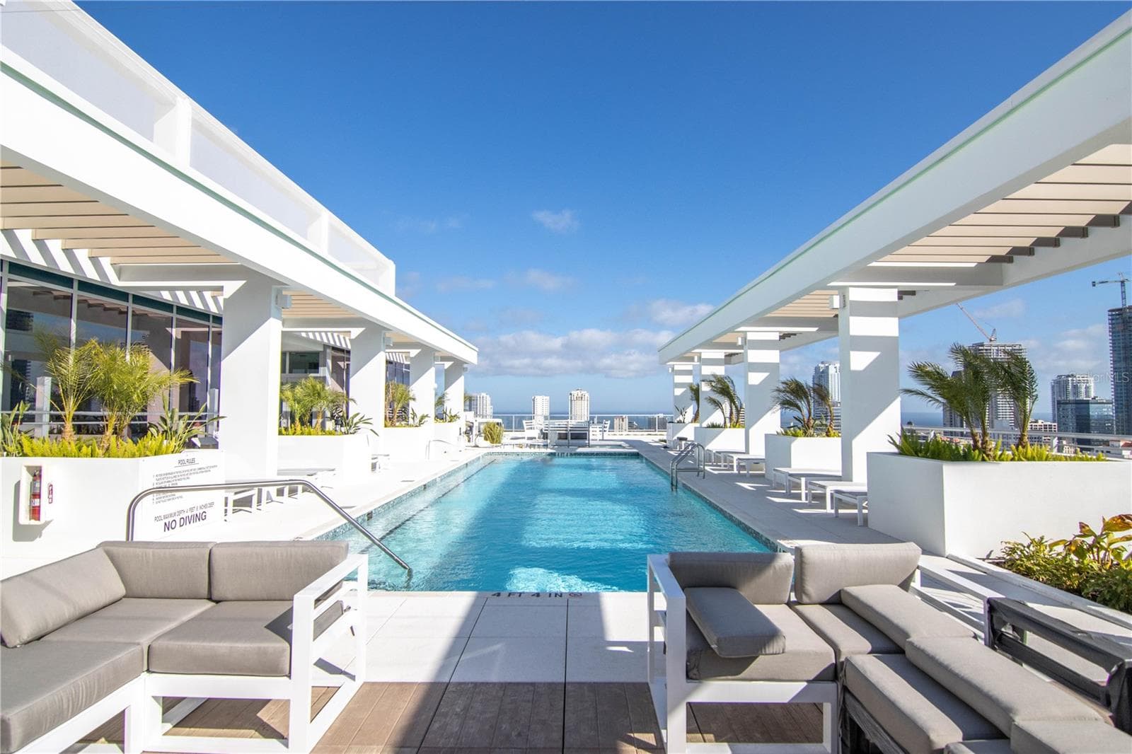 Saltwater and heated pool with hot tub - 777 3RD AVE N #1503, ST PETERSBURG
