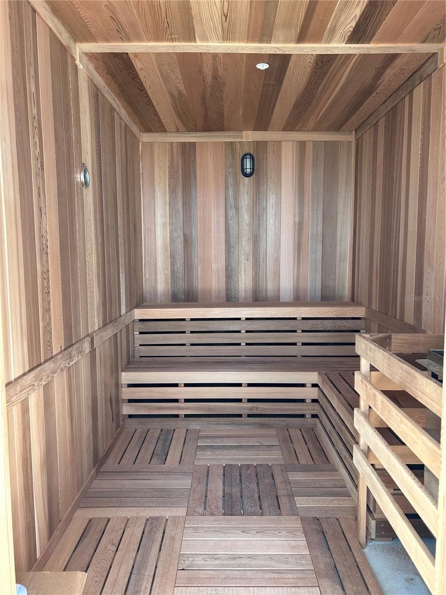 Rooftop sauna - 777 3RD AVE N #1503, ST PETERSBURG