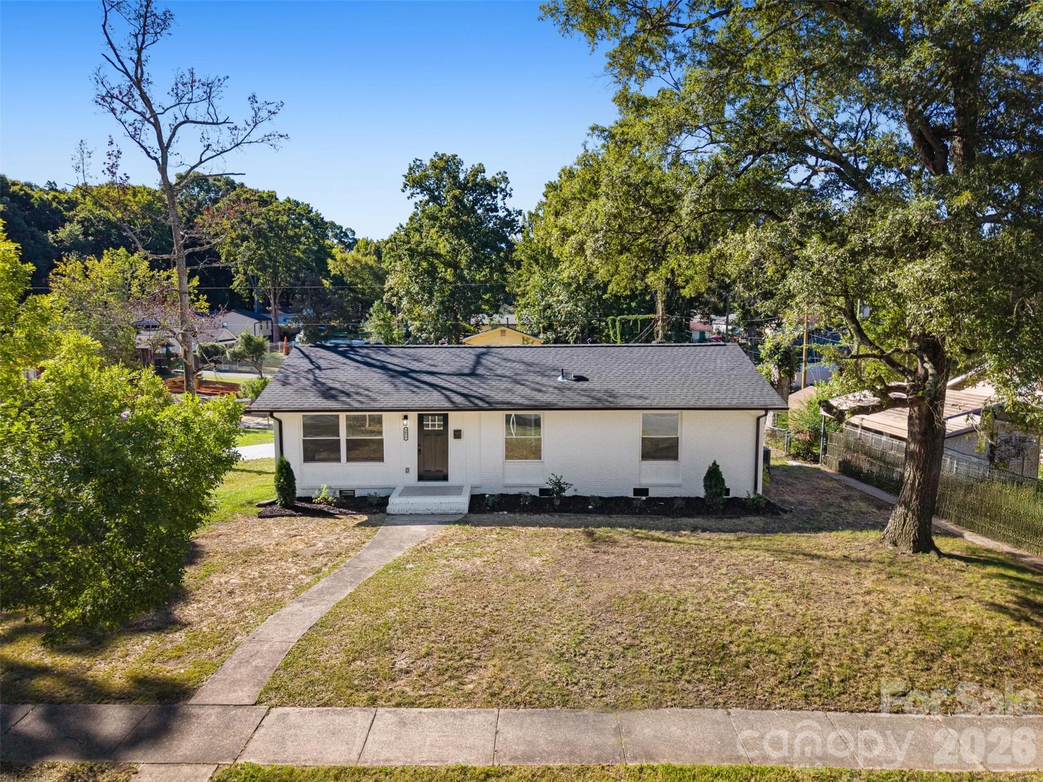 Single Family Residence at 5618 Snow White Lane, Charlotte, photo 3 of 25