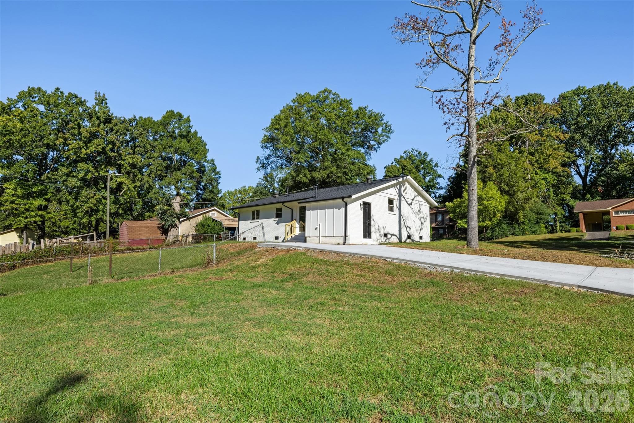 Single Family Residence at 5618 Snow White Lane, Charlotte, photo 4 of 25
