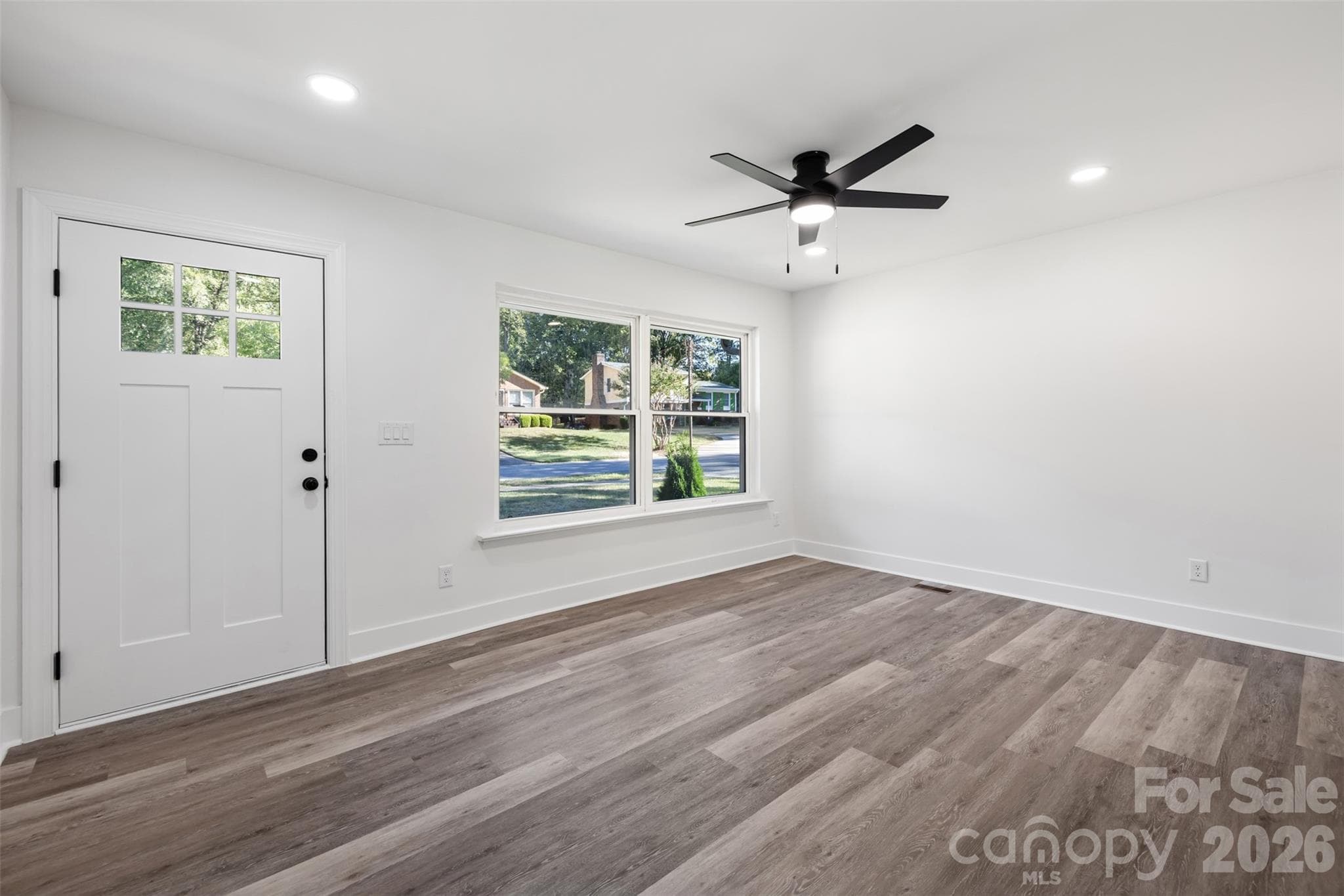 Single Family Residence at 5618 Snow White Lane, Charlotte, photo 8 of 25