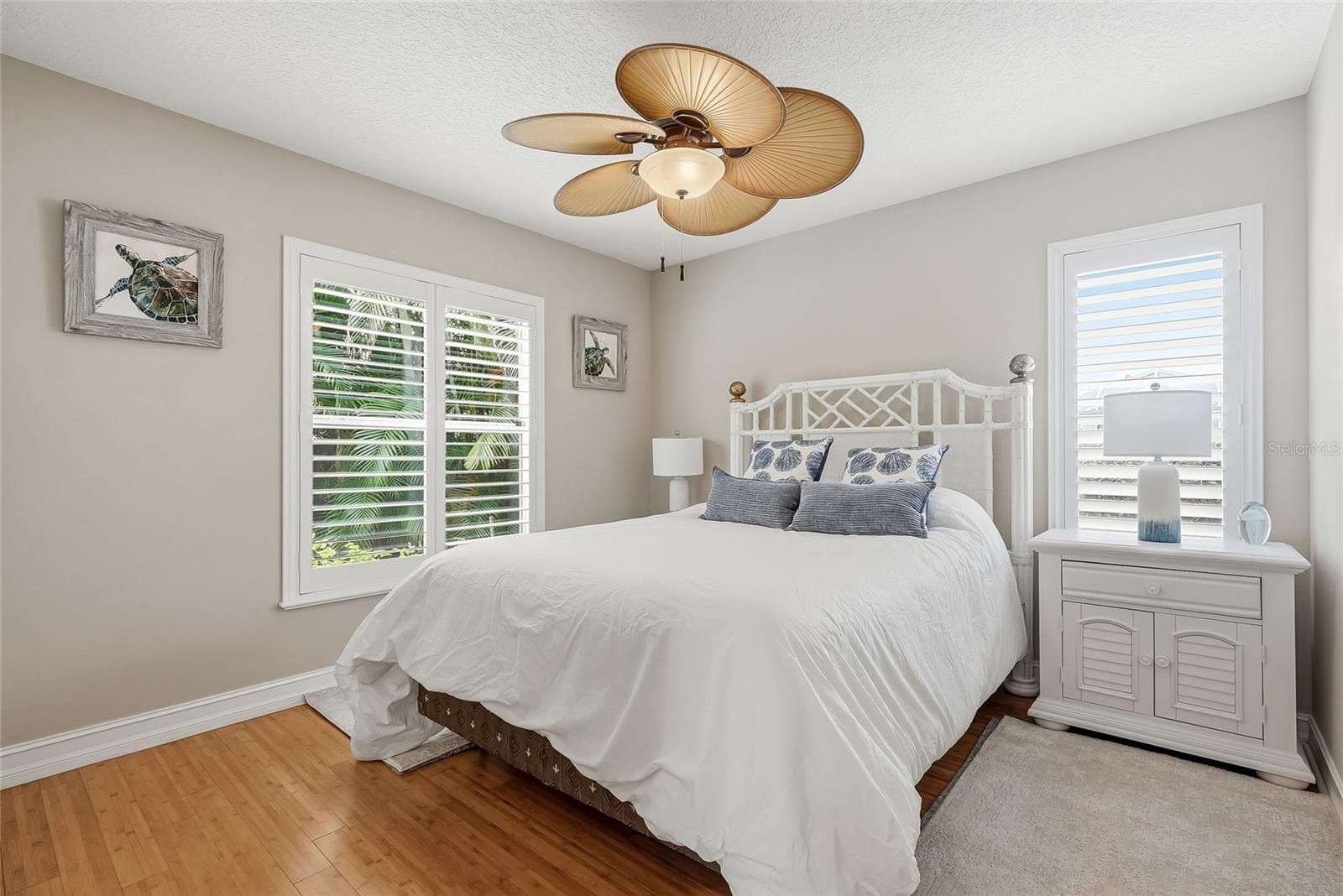 Guest bedroom with adjacent pool bathroom. - 4851 WINDMILL PALM TER NE, ST PETERSBURG
