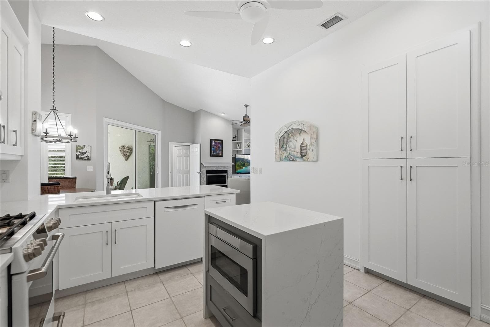 Breakfast bar with the dinette beyond creates a perfect space to congregate. - 4851 WINDMILL PALM TER NE, ST PETERSBURG
