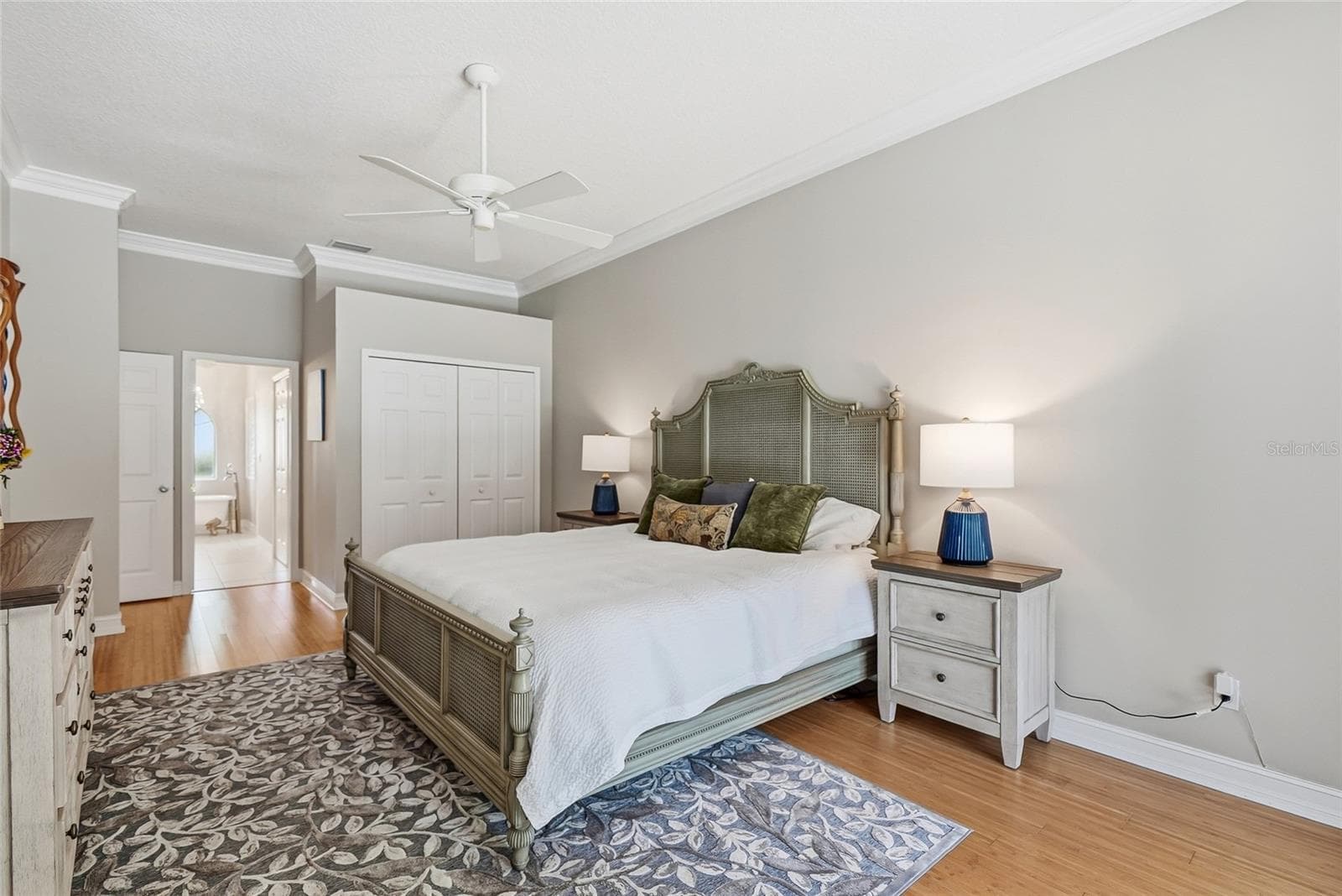 You will love the spa-like ensuite bathroom. - 4851 WINDMILL PALM TER NE, ST PETERSBURG