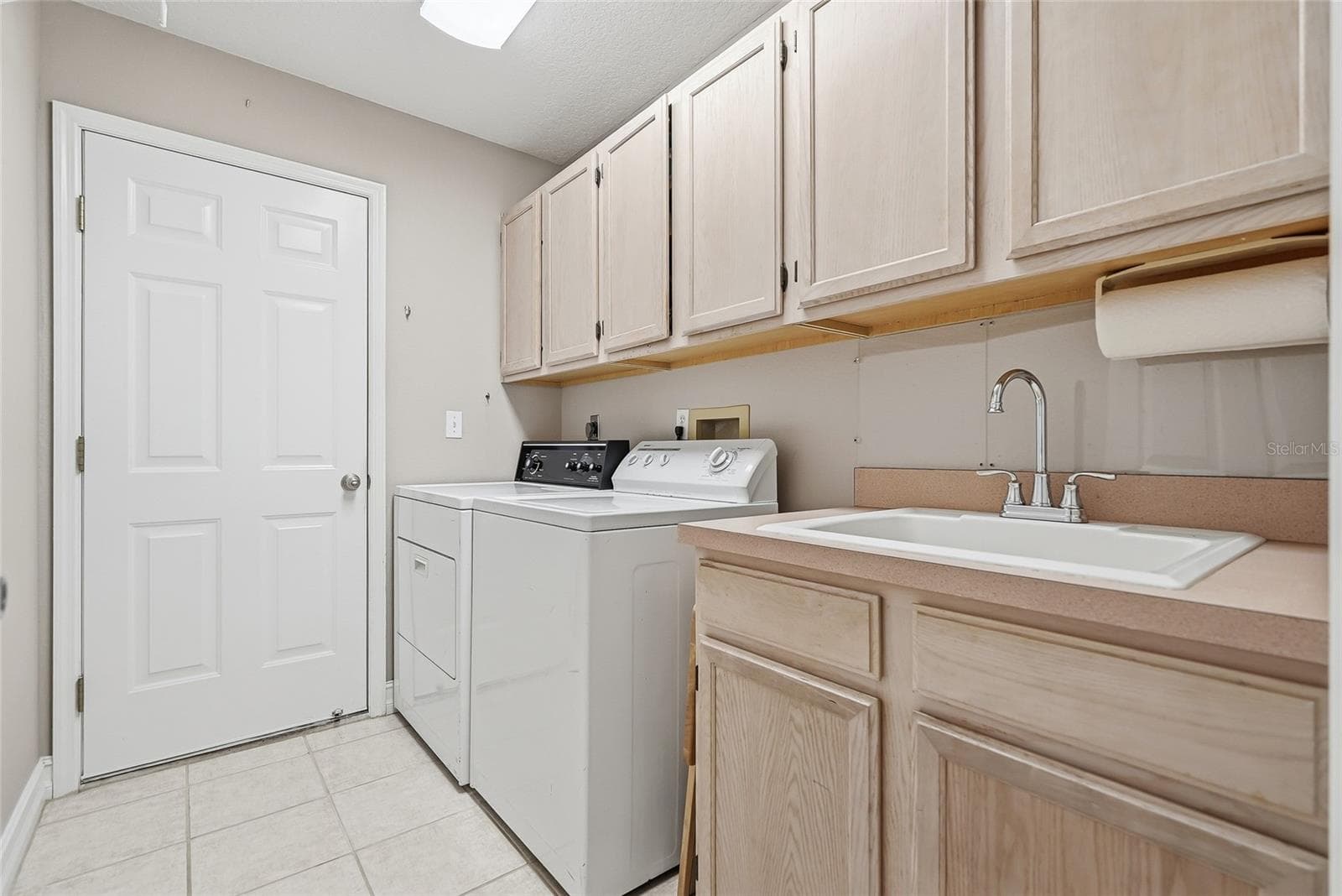 Interior laundry room with utility sink. - 4851 WINDMILL PALM TER NE, ST PETERSBURG