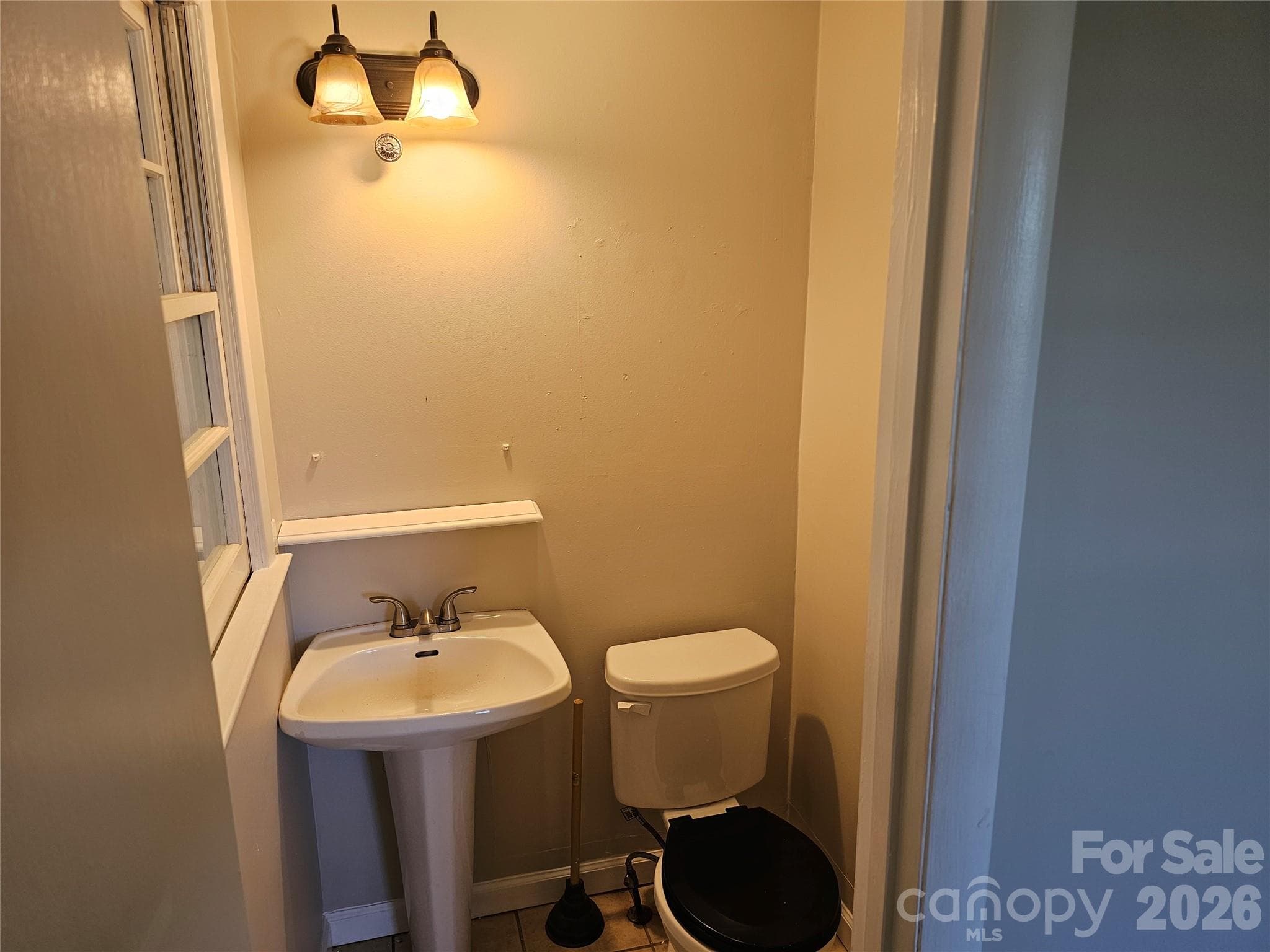 1/2 bath - 2782 West View Street, Hickory