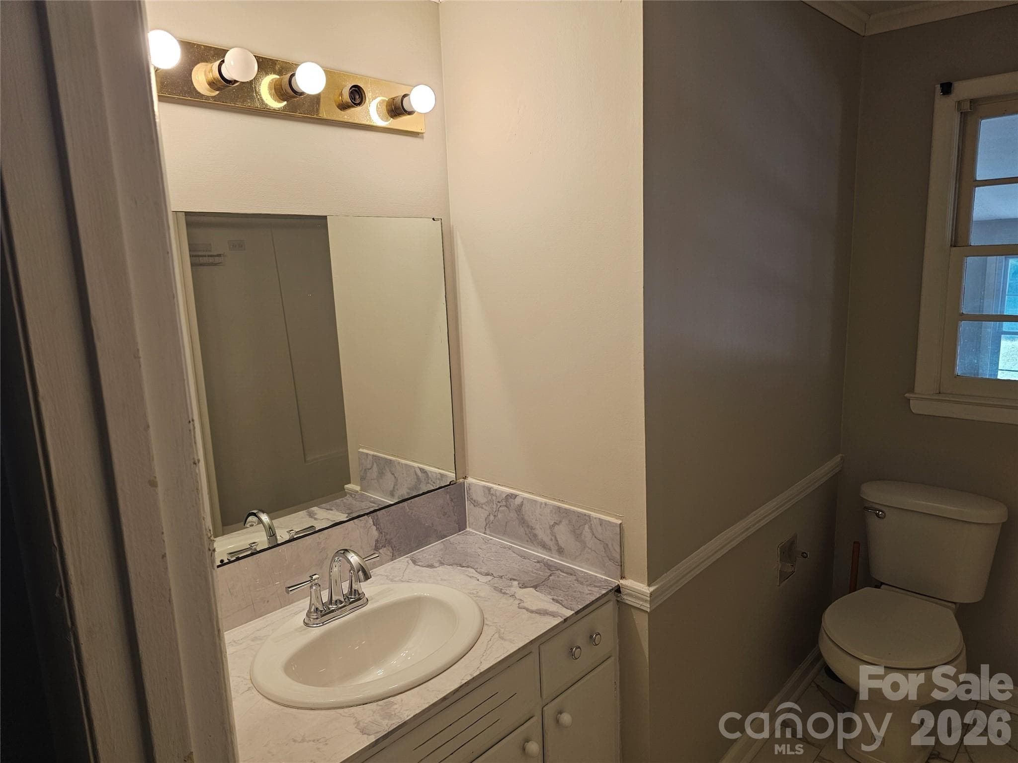 Full bath - 2782 West View Street, Hickory