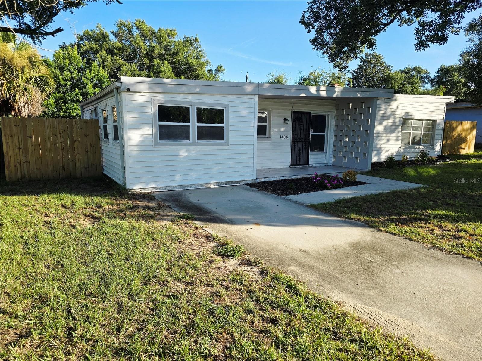 Single Family Residence at 1308 MOORE ST, DAYTONA BEACH, photo 2 of 48