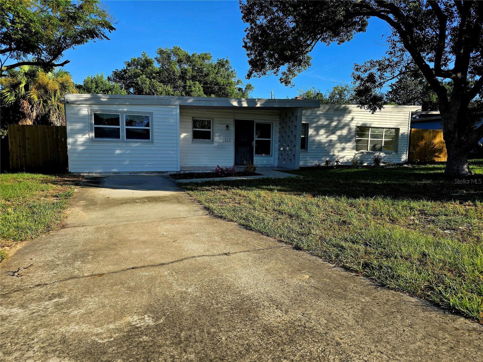 Single Family Residence at 1308 MOORE ST, DAYTONA BEACH, photo 7 of 48