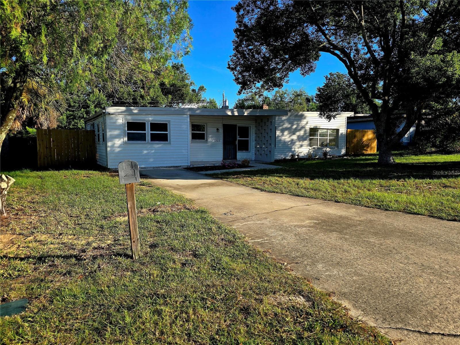 Single Family Residence at 1308 MOORE ST, DAYTONA BEACH, photo 8 of 48