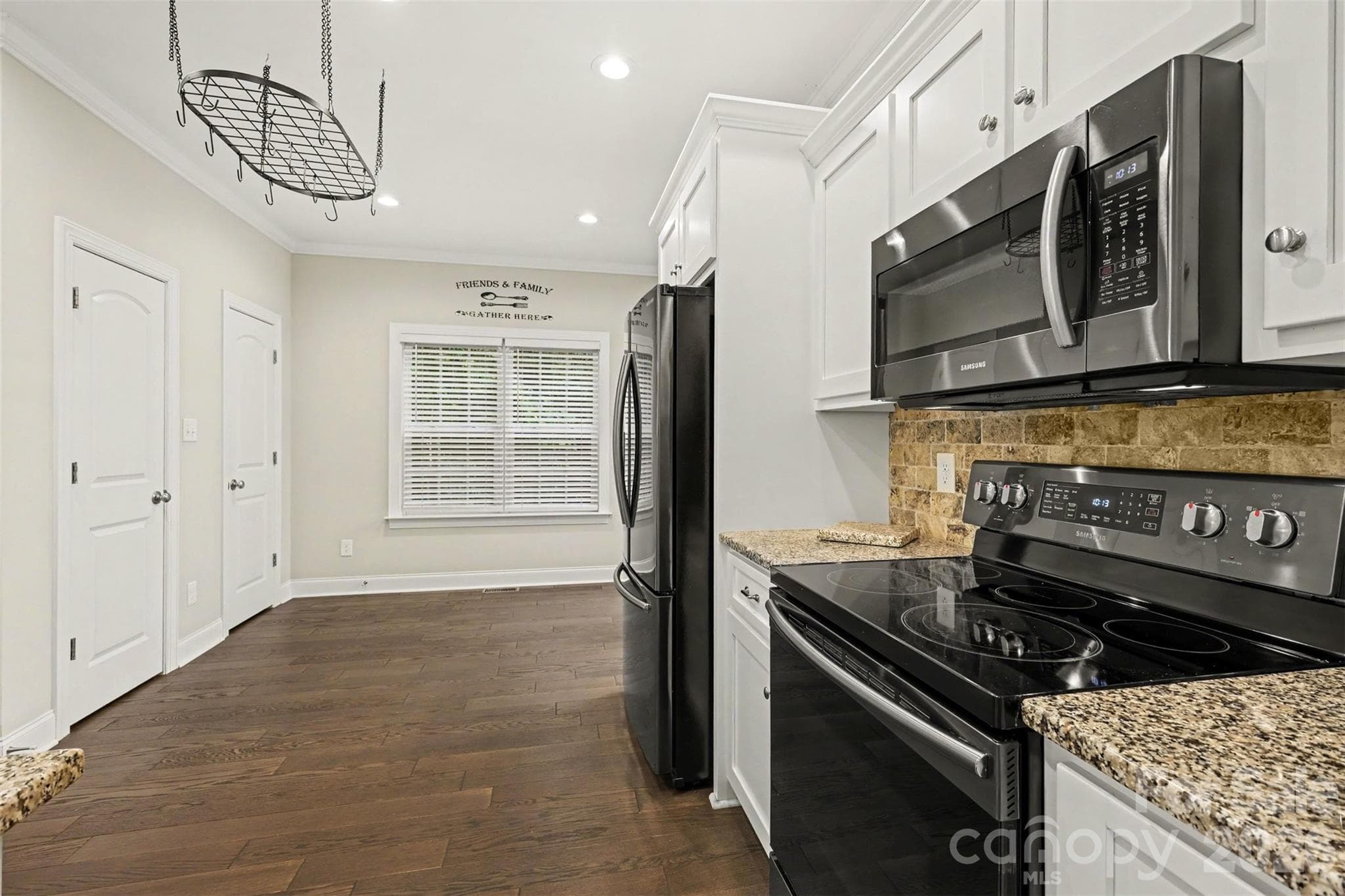 Single Family Residence at 3743 Travertine Drive, Lancaster, photo 10 of 35