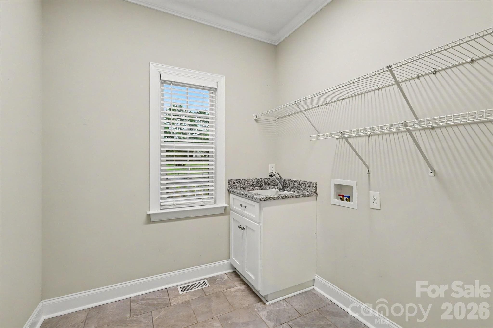 Very large main floor laundry - 3743 Travertine Drive, Lancaster