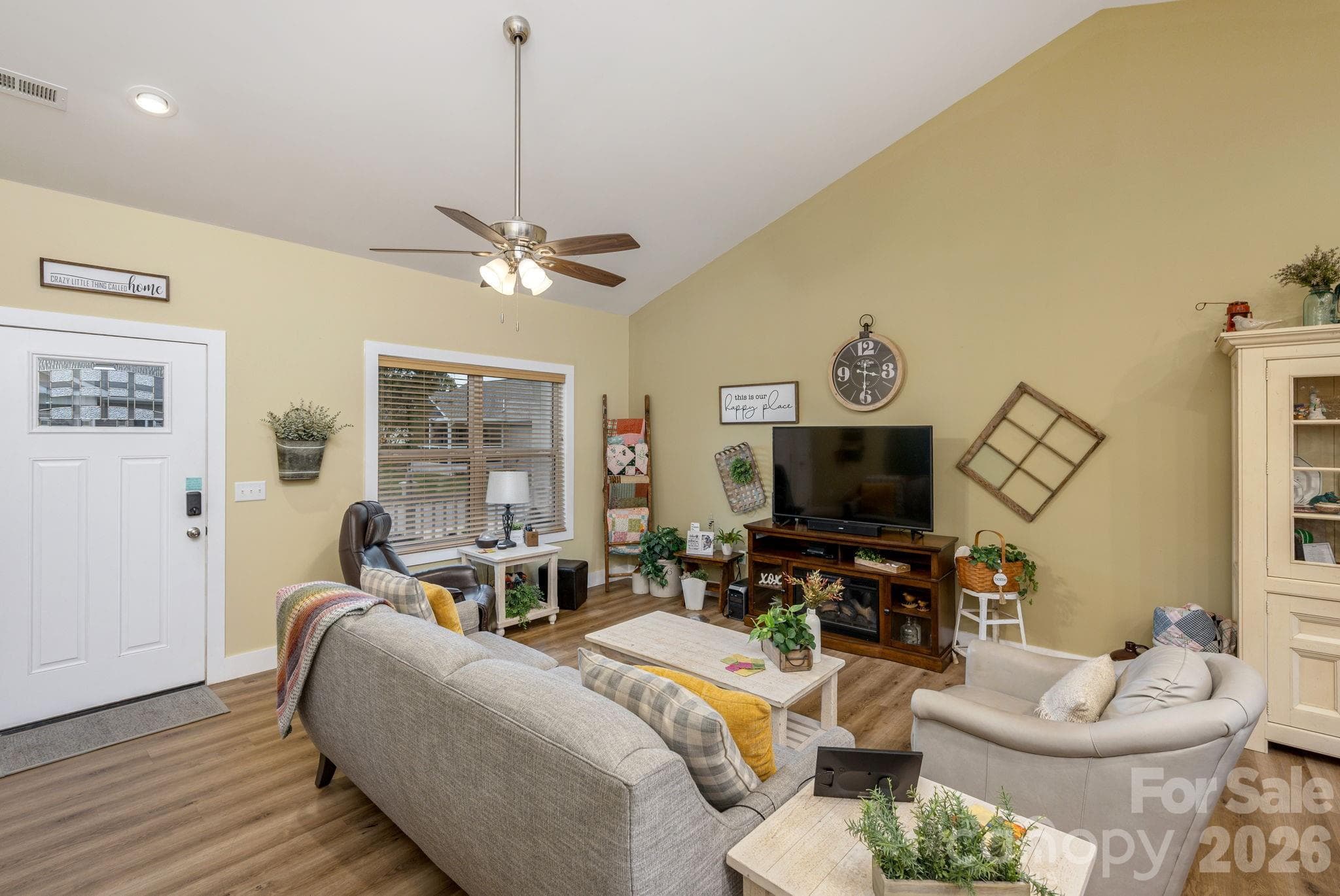 Great room - 27 Day Lilly Court, Hendersonville