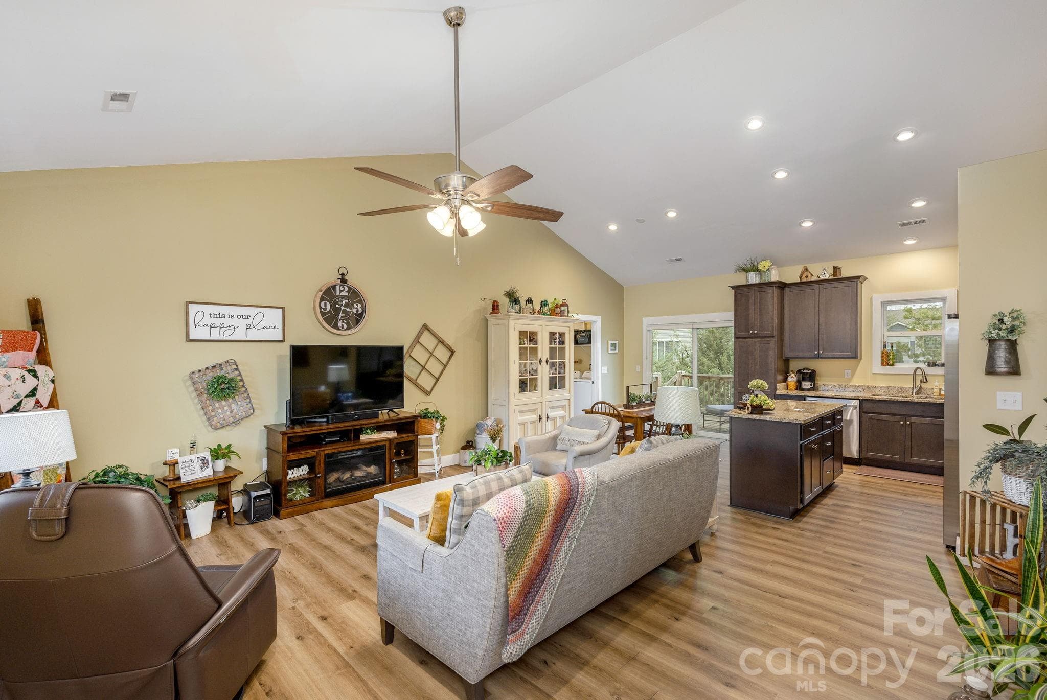 Single Family Residence at 27 Day Lilly Court, Hendersonville, photo 7 of 41