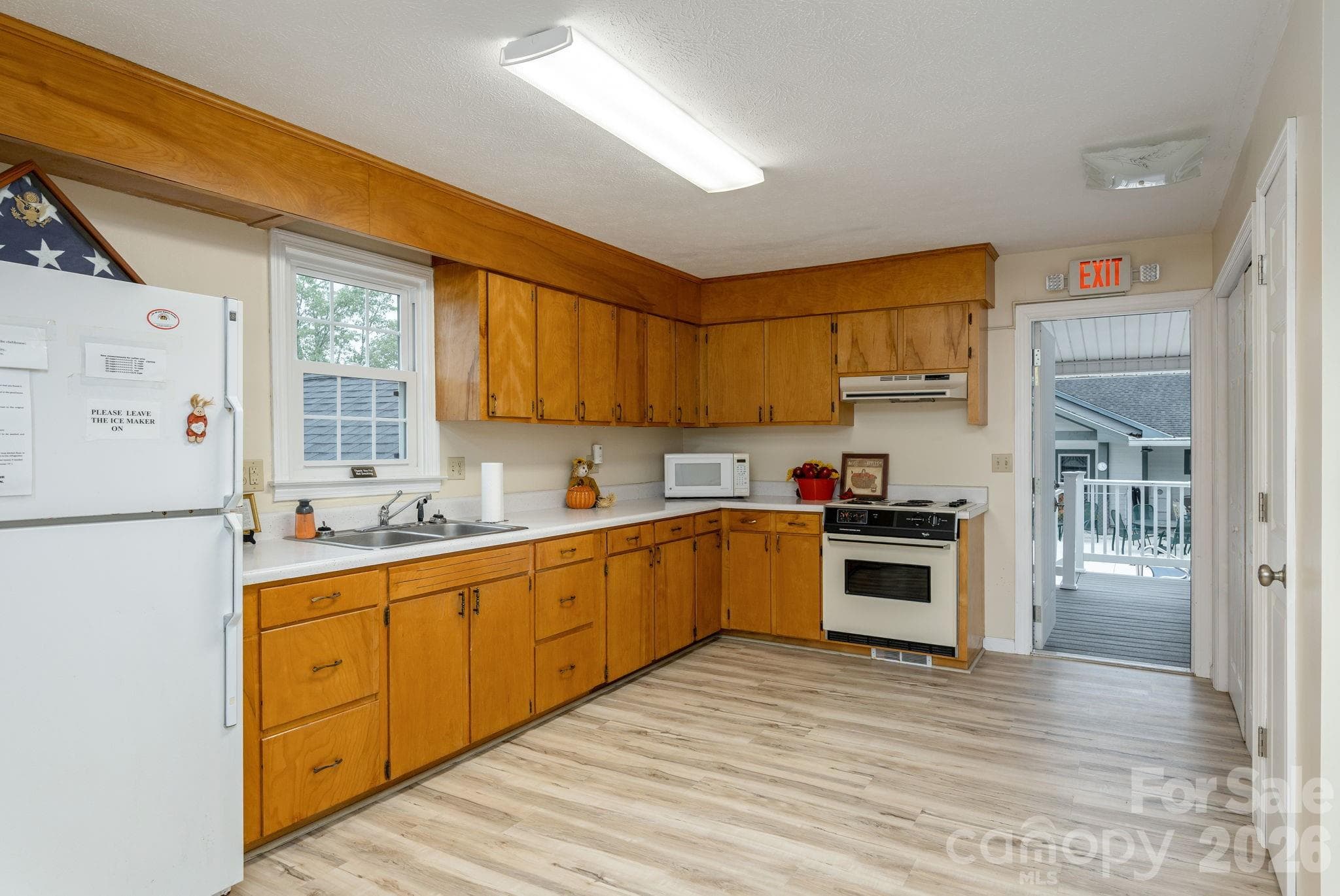 Full kitchen in the club house - 27 Day Lilly Court, Hendersonville