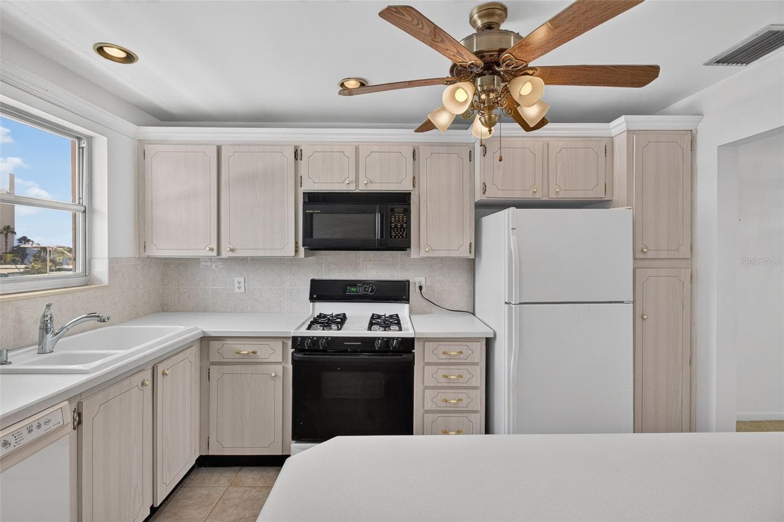 Kitchen 2 - 6025 SHORE BLVD S #303, GULFPORT