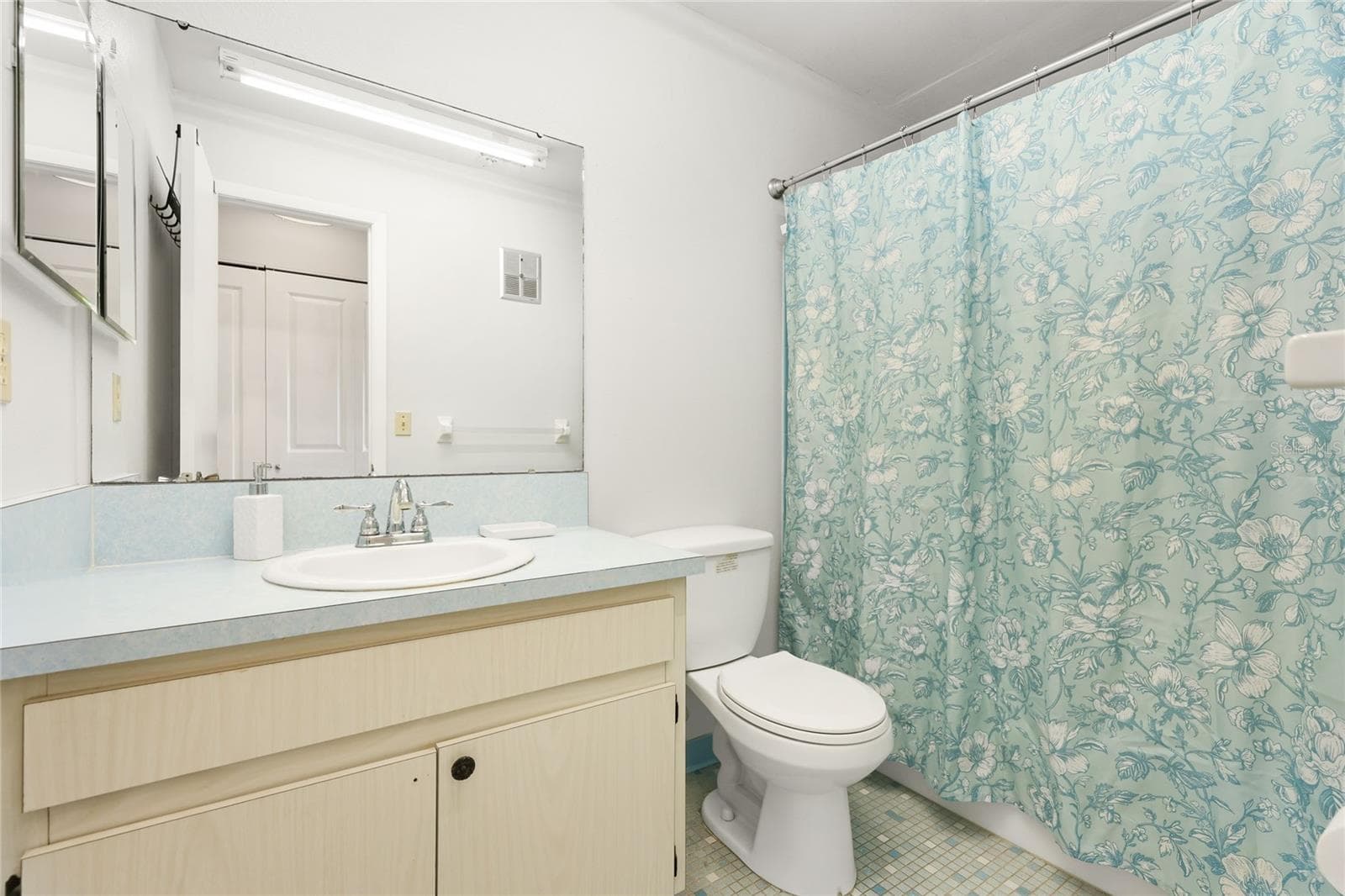 Condominium at 3904 36TH AVENUE DR W #37, BRADENTON, photo 18 of 26