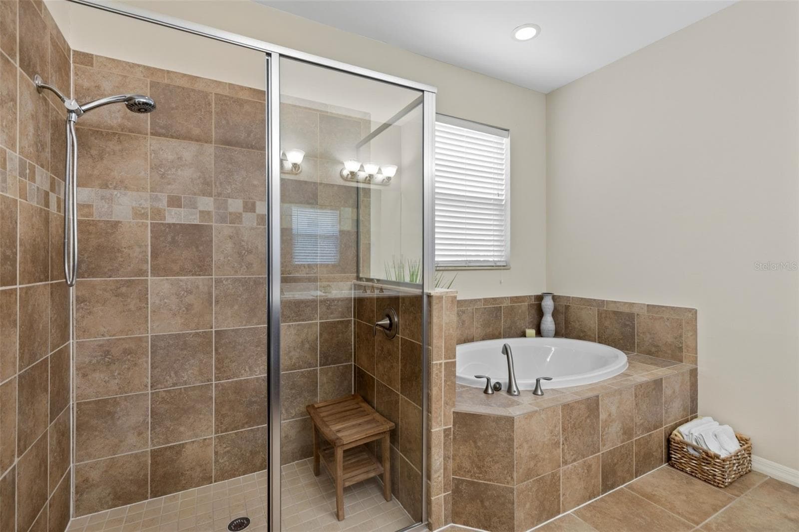 Single Family Residence at 12841 SEASIDE KEY CT, NORTH FORT MYERS, photo 19 of 38