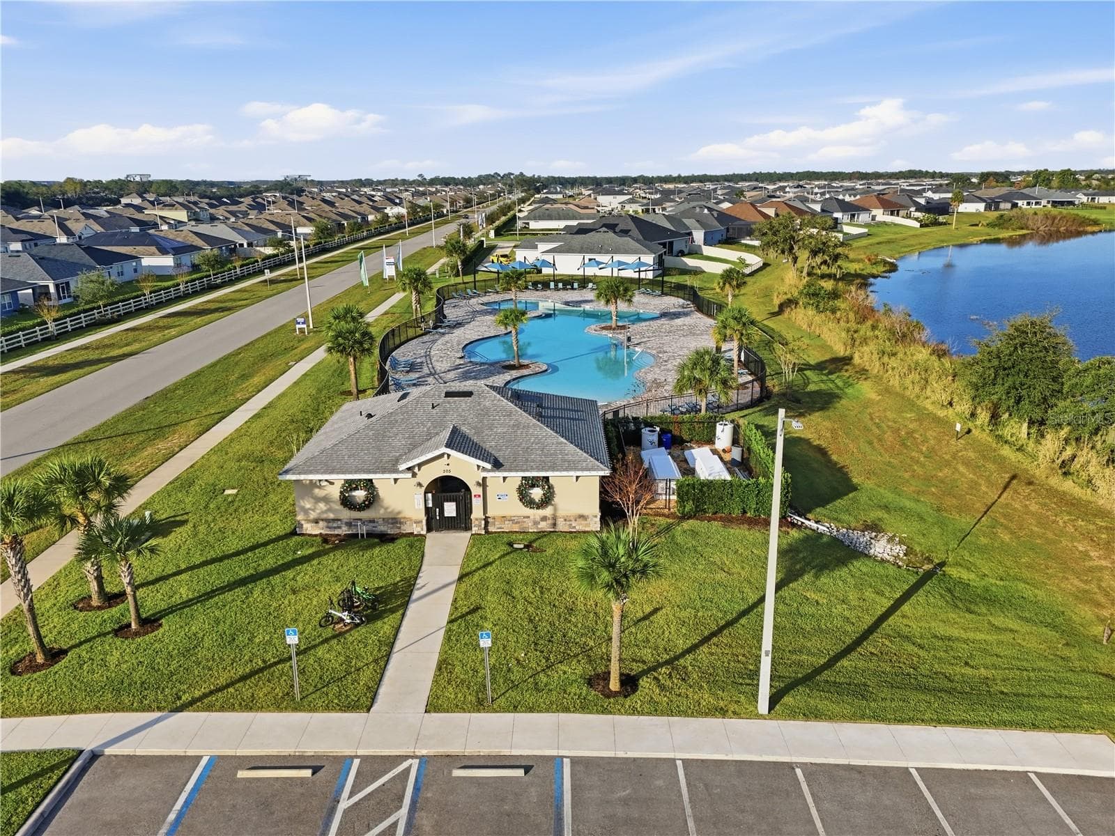 Single Family Residence at 5369 SAN PIETRO DR, WINTER HAVEN, photo 7 of 8