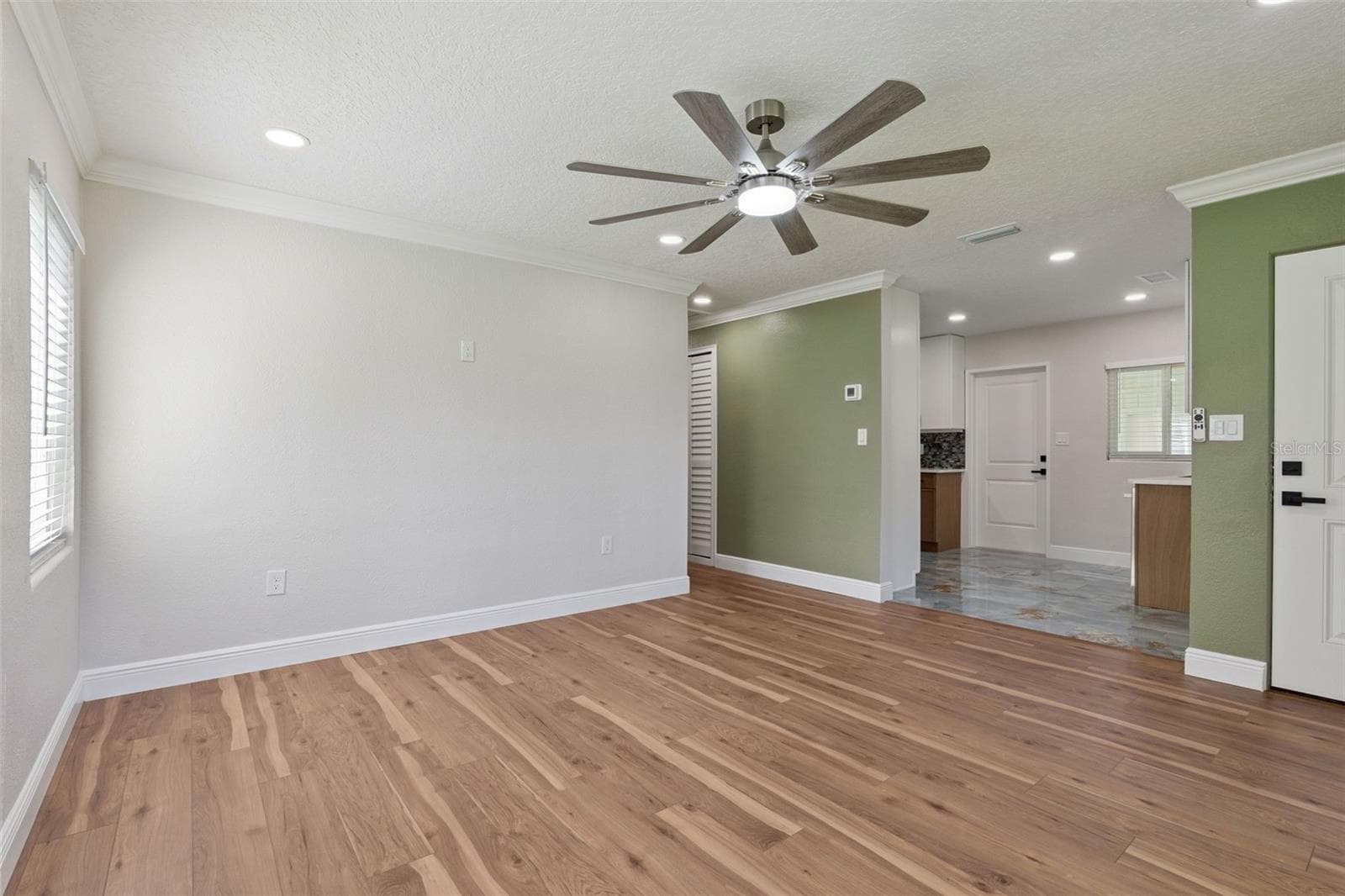Single Family Residence at 1602 OVERLOOK RD, BELLE ISLE, photo 6 of 53