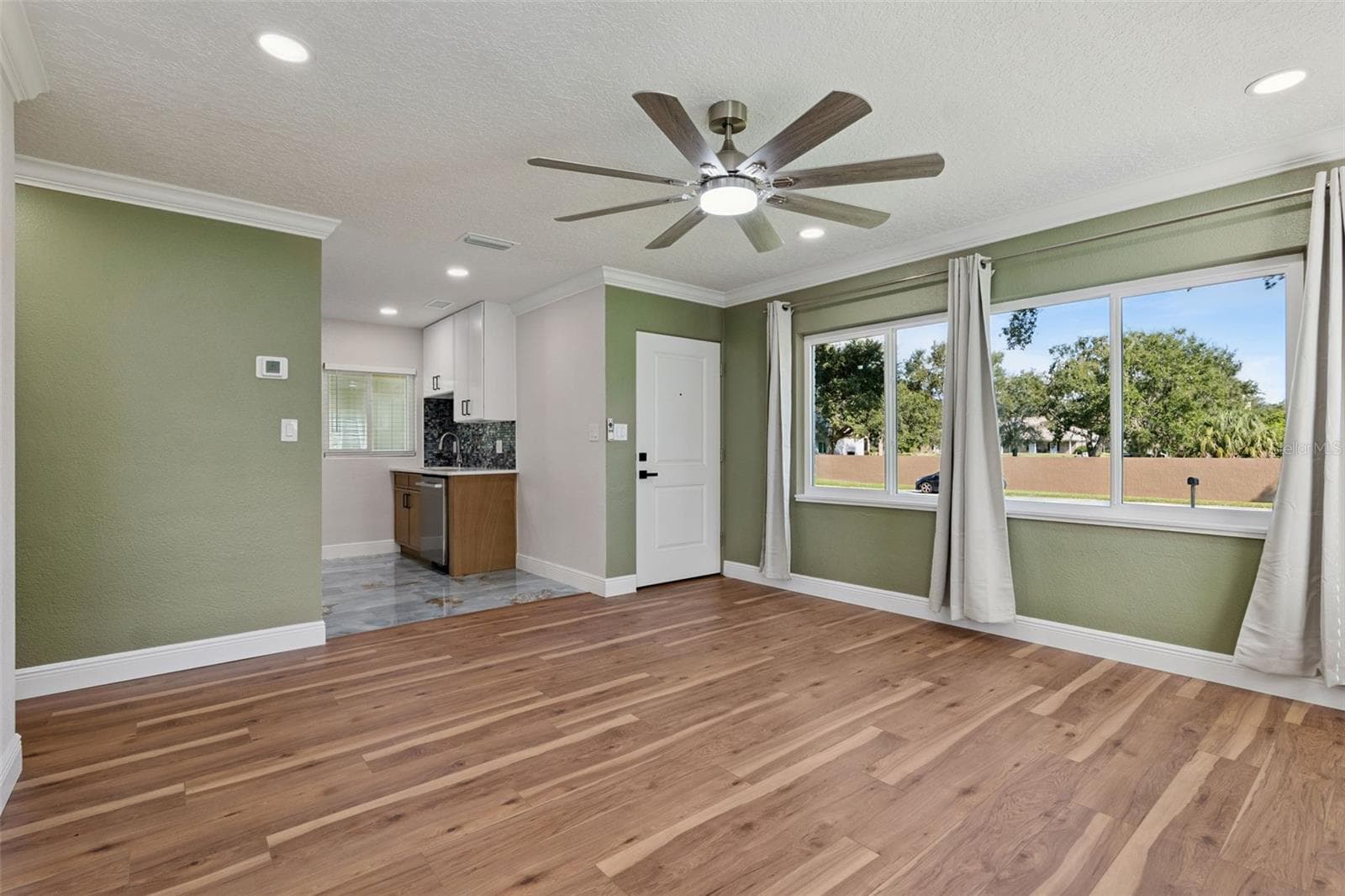 Single Family Residence at 1602 OVERLOOK RD, BELLE ISLE, photo 7 of 53
