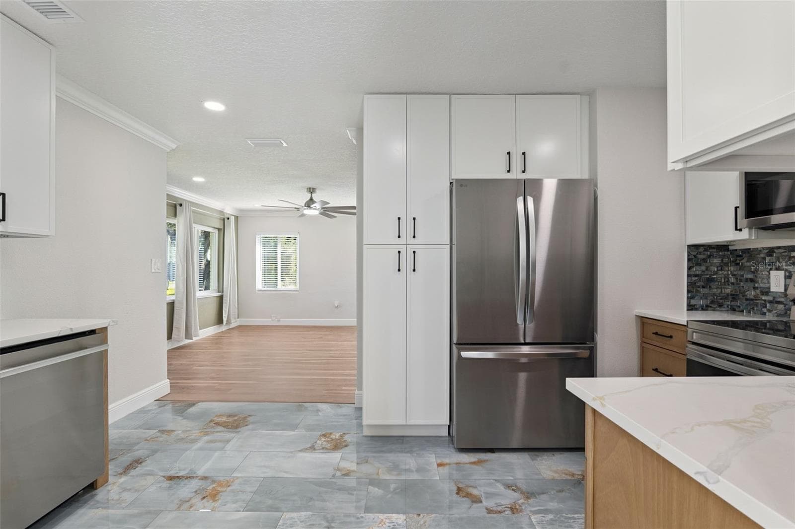 Single Family Residence at 1602 OVERLOOK RD, BELLE ISLE, photo 10 of 53