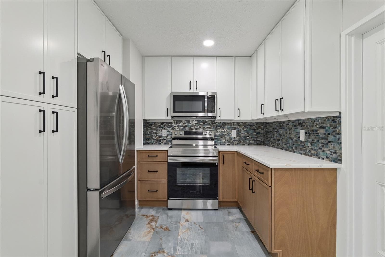 Single Family Residence at 1602 OVERLOOK RD, BELLE ISLE, photo 12 of 53