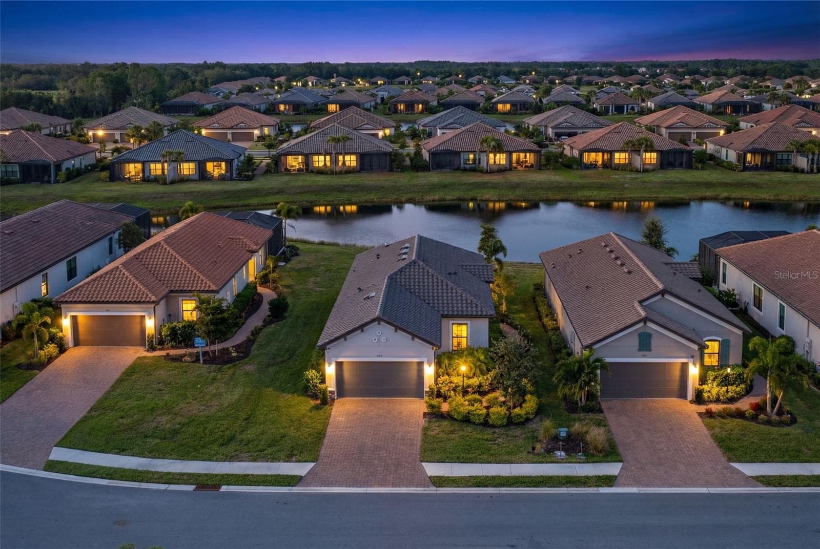 Single Family Residence at 3021 VENETO CT, LAKEWOOD RANCH, photo 2 of 75