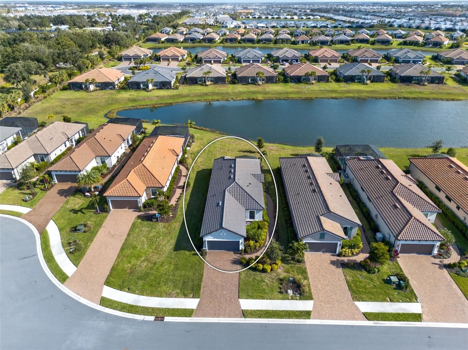 Single Family Residence at 3021 VENETO CT, LAKEWOOD RANCH, photo 4 of 75