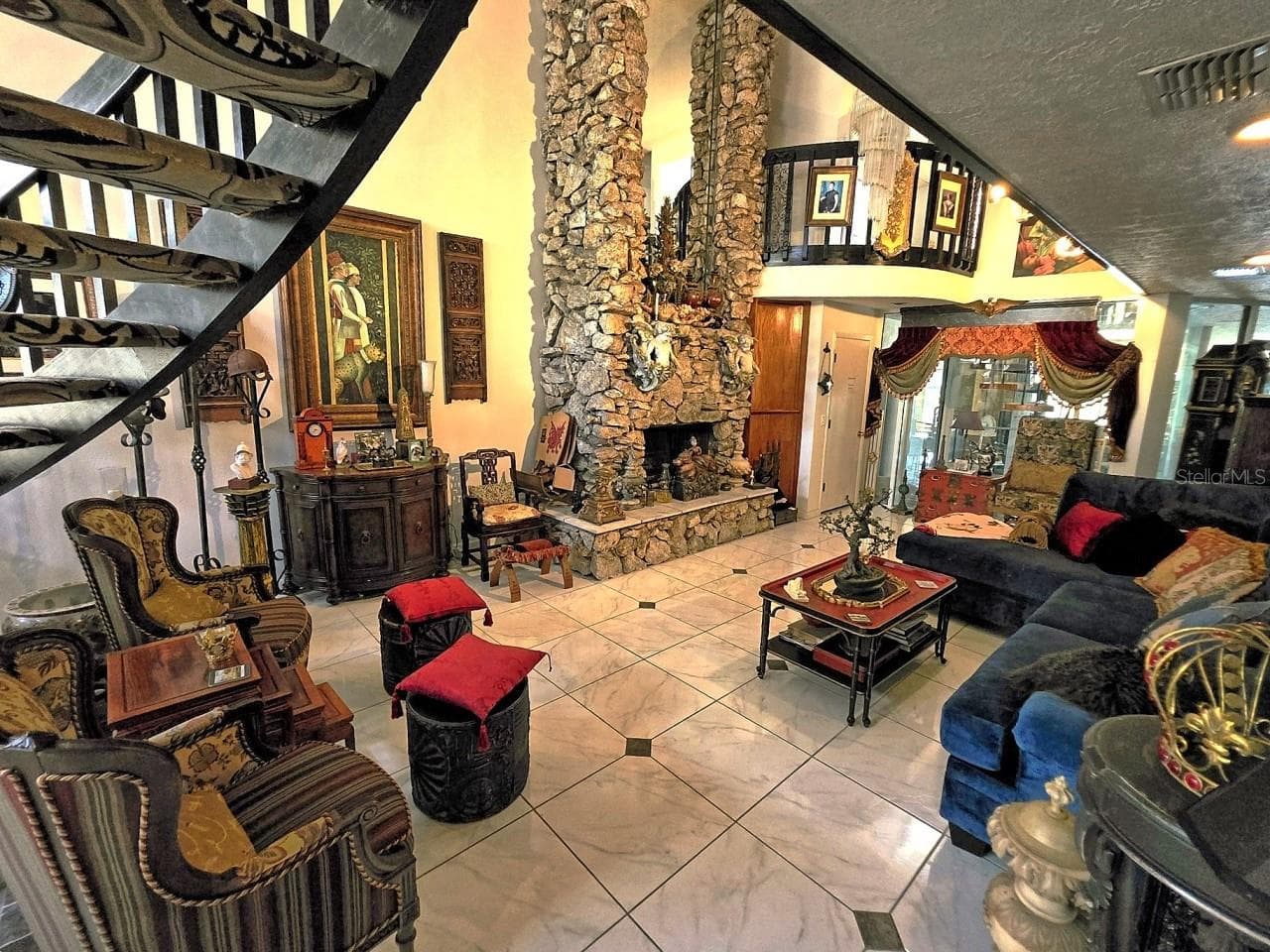 LIVING ROOM - 1778 SAMURAI PT #4, LUTZ