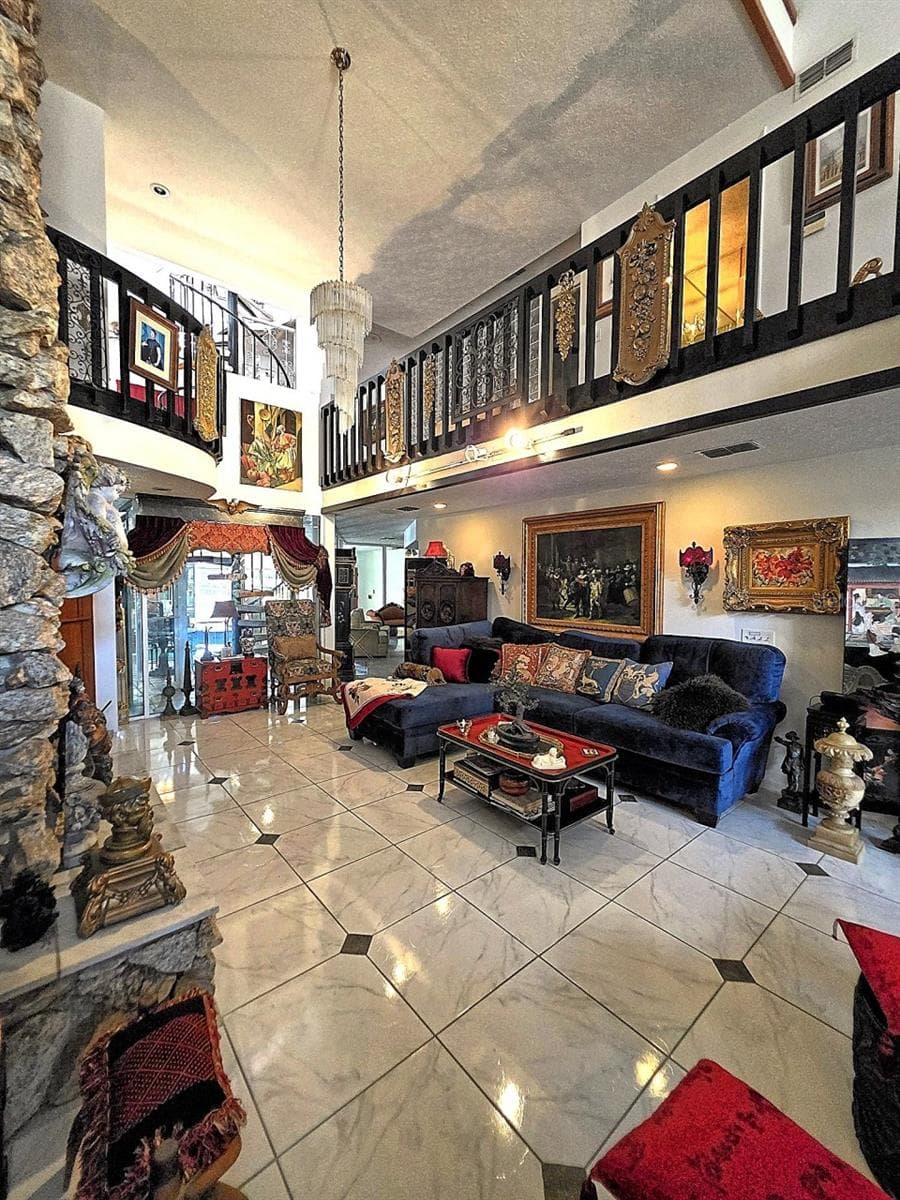 LIVING ROOM - 1778 SAMURAI PT #4, LUTZ