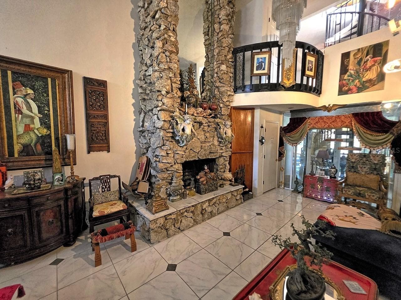 LIVING ROOM - 1778 SAMURAI PT #4, LUTZ