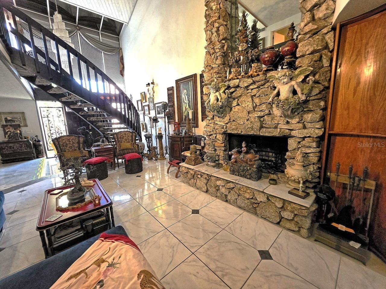 LIVING ROOM - 1778 SAMURAI PT #4, LUTZ
