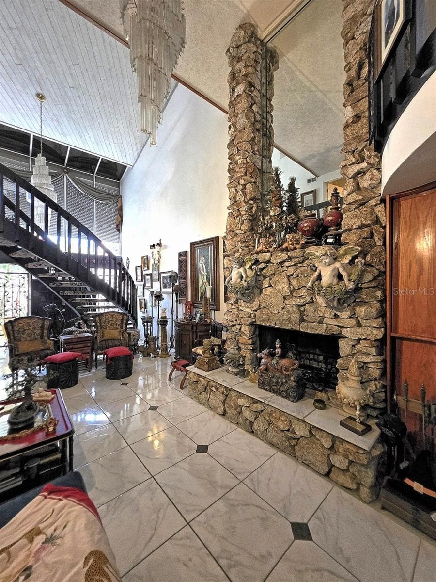 LIVING ROOM - 1778 SAMURAI PT #4, LUTZ